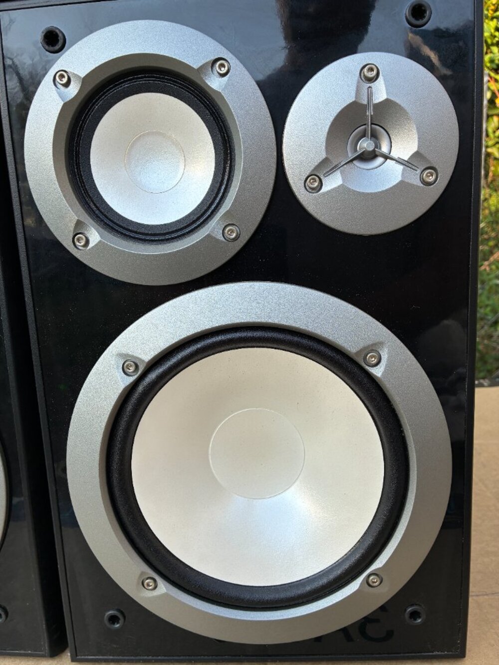 Yamaha NS-6490 70W 8 Ohm 140W 3-Way Bookshelf Speakers (Black) Pair TESTED - Picture 4 of 12